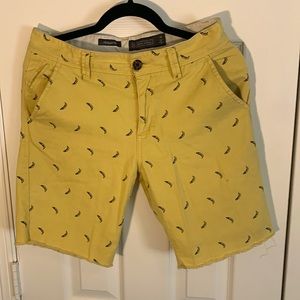 Hawkins McGill Mens Pastel Yellow raw hem Bananas shorts size 30